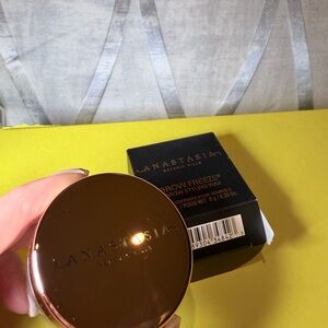 Anastasia Brow Freeze Brow Styling Wax - Silver Jar with Black Box